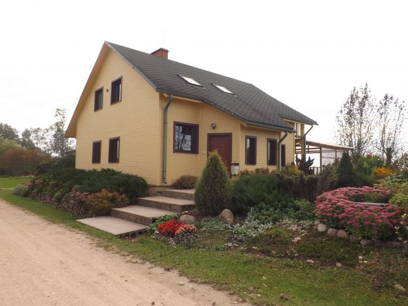 Azarkrosti viesu nams